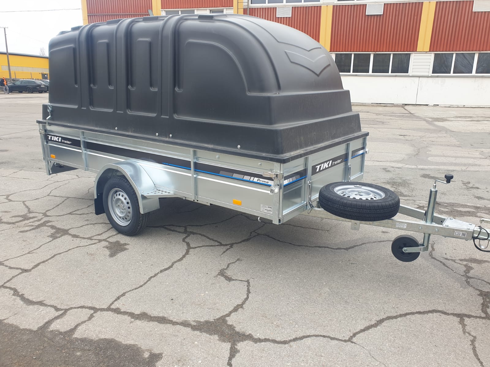 Kastihaagis CP327-LH ( Haagise reg. nr 708 YPM) Asukoht: Viimsi, Pärnamäe tee 4